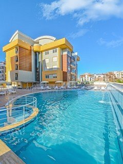 Antalya'da Apartman Restorasyonu — Giriş Kapılarının Değiştirilmesi